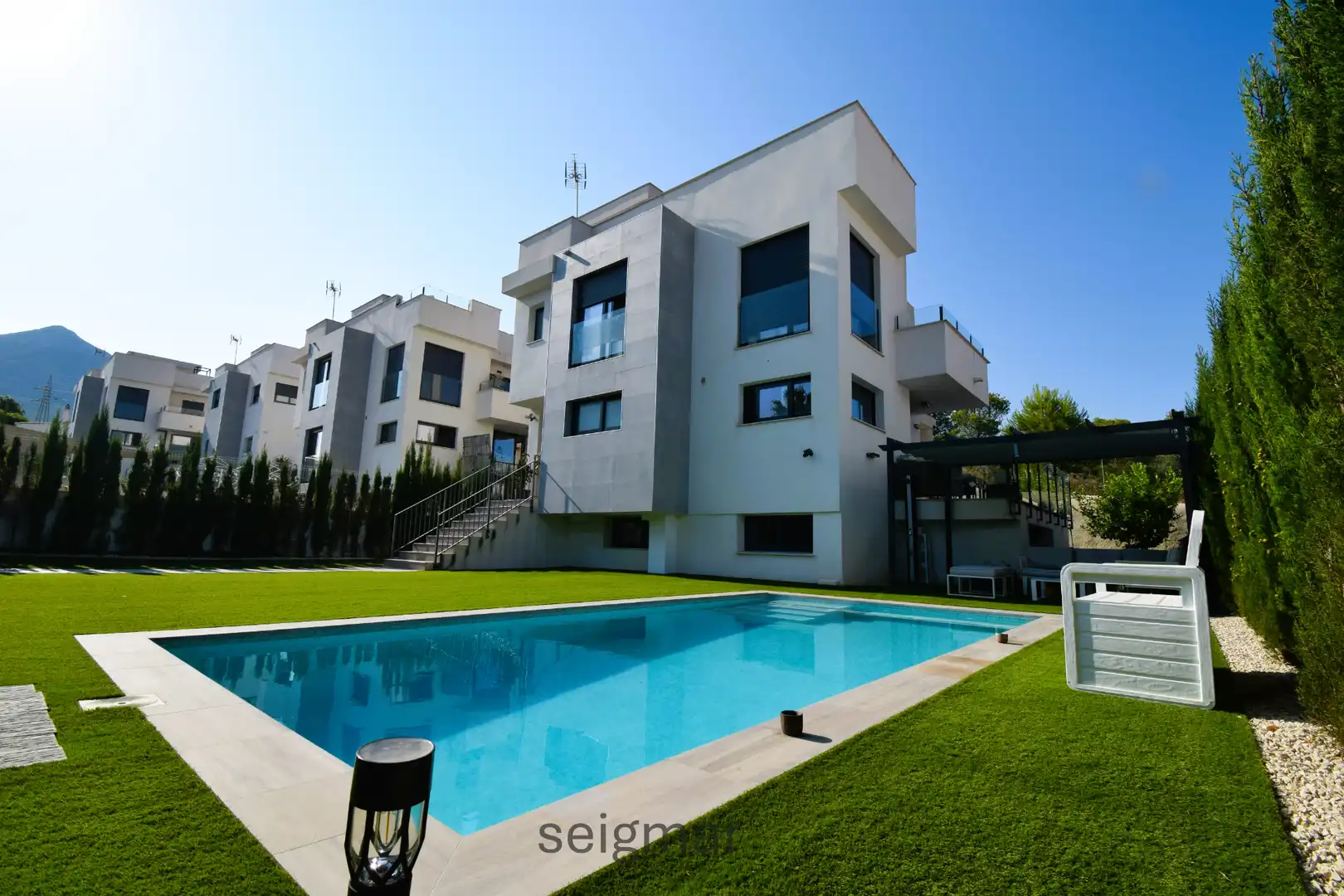 Chalet con terraza en venta en Montebello - Nou Espai