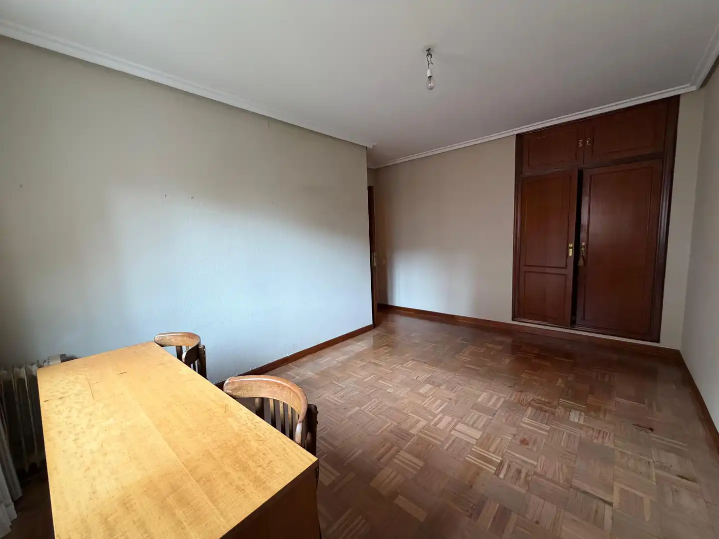 Habitación de Piso en venta en Avilés con Calefacción, Parquet y Terraza