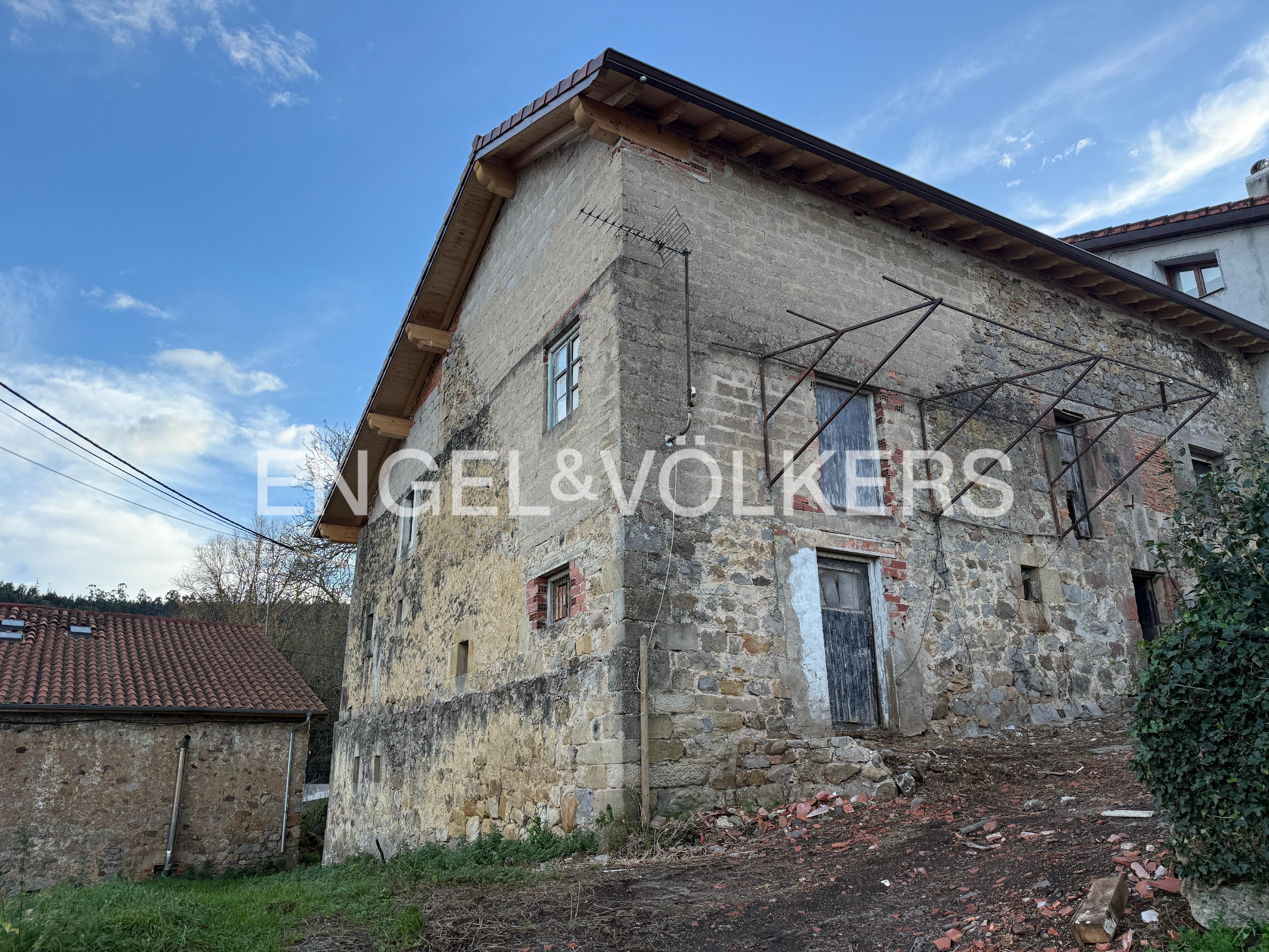 Exterior view of House or chalet for sale in Puente Viesgo  with Heating, Private garden and Balcony