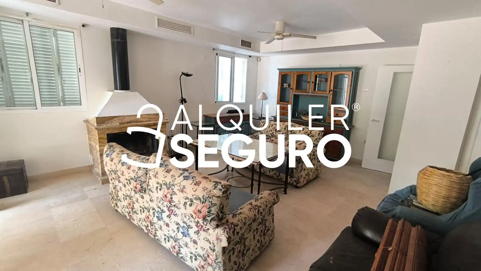 Sala de estar de Casa o chalet de alquiler en Almensilla con Trastero, Piscina y Amueblado