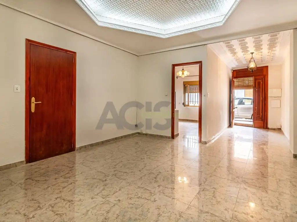 Casa amb terrassa en venda a Calle Colom De