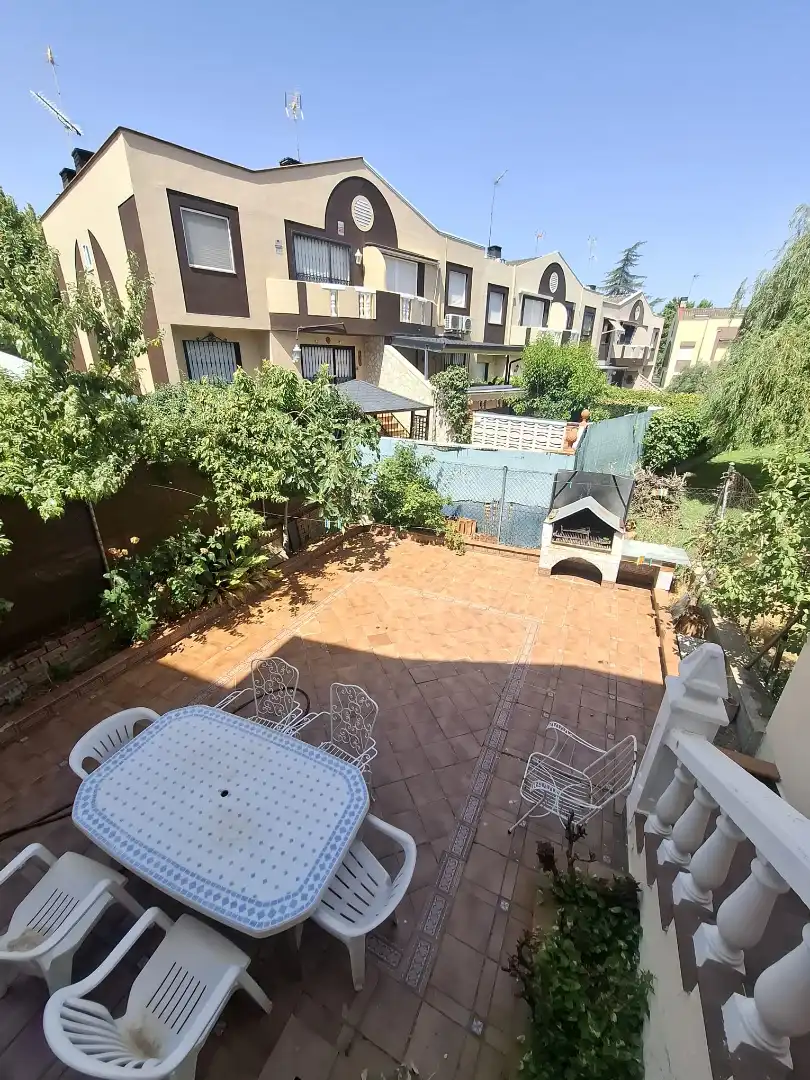 Terrassa de Casa adosada en venda en Villaviciosa de Odón amb Aire condicionat, Calefacció i Jardí privat