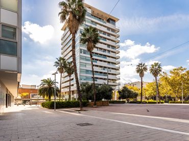 Piso con balcón en venta en Plaça Sardana