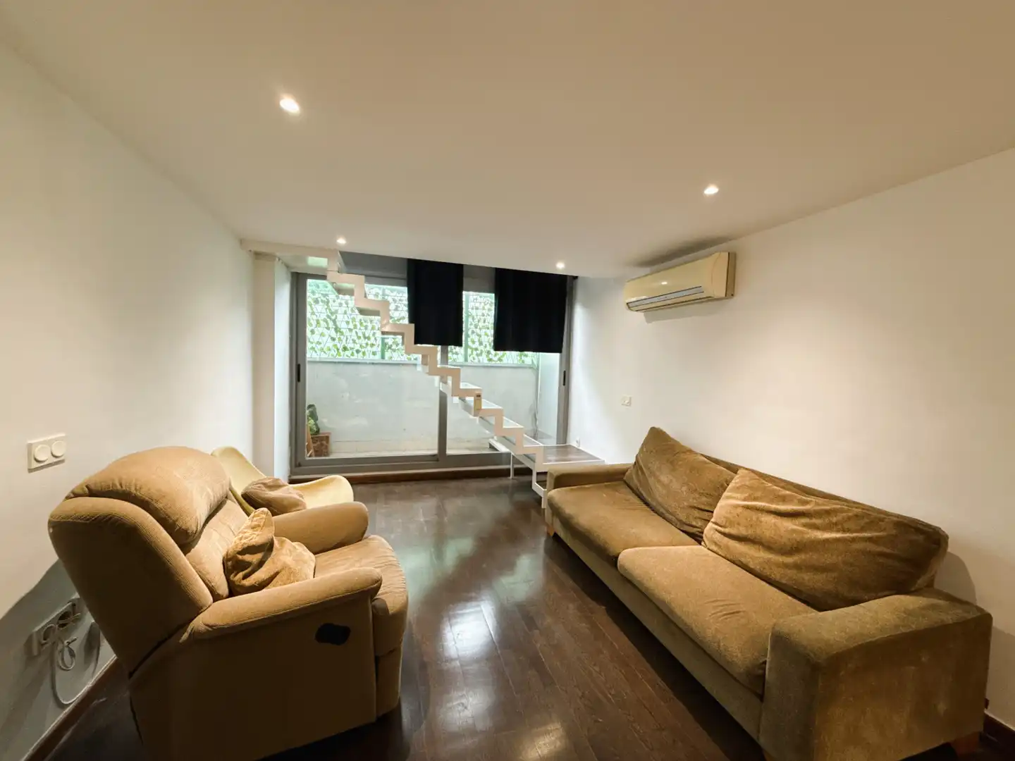 Sala de estar de Dúplex en venta en Madrid con Aire acondicionado, Calefacción y Piscina comunitaria