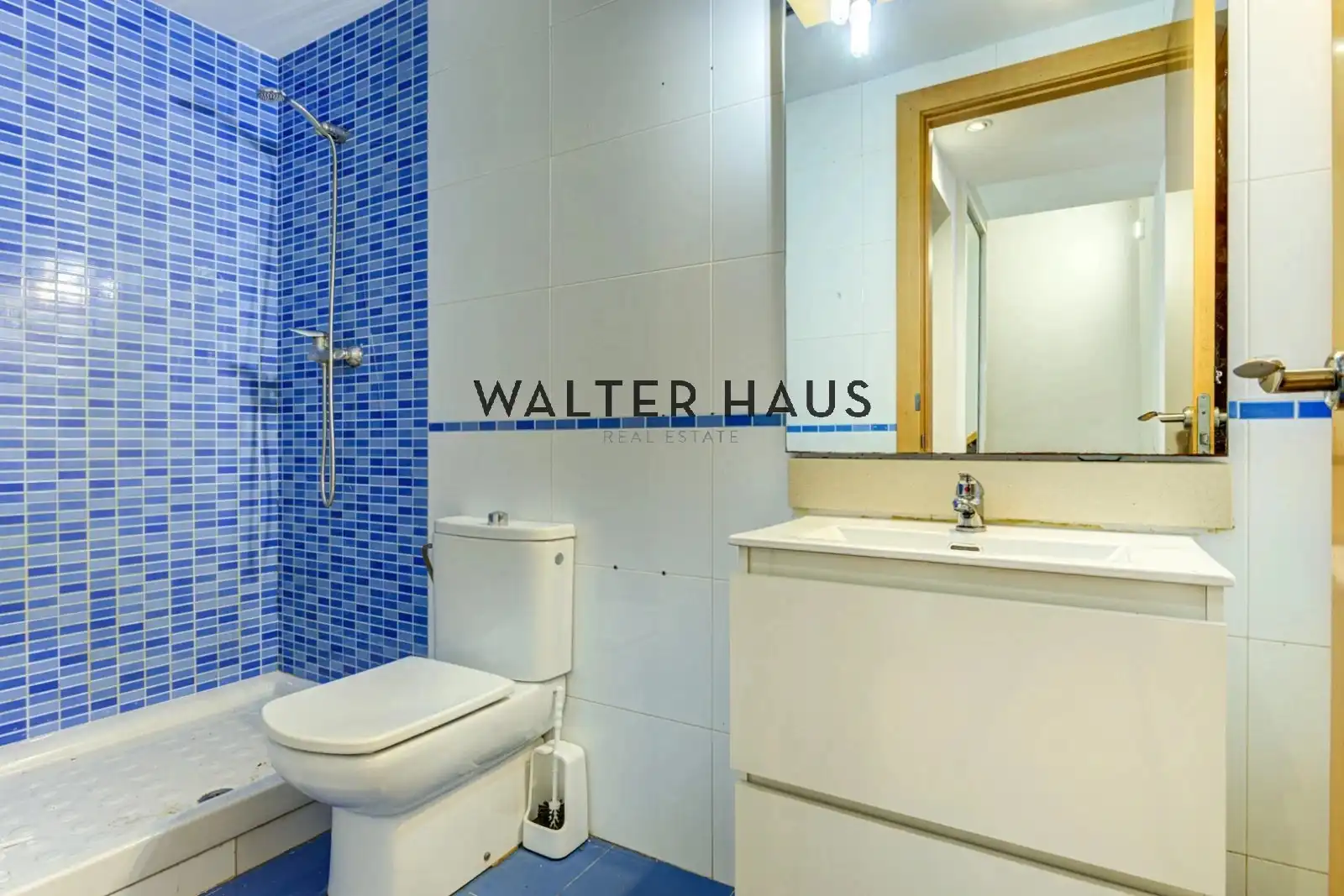 Bathroom of Houses for sale in Barcelona  with Air Conditioner, Heating and Terrace
