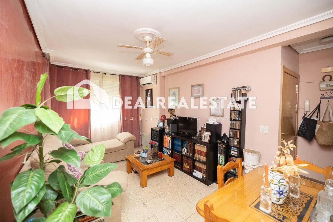 Exterior view of Flat for sale in  Sevilla Capital  with Air Conditioner