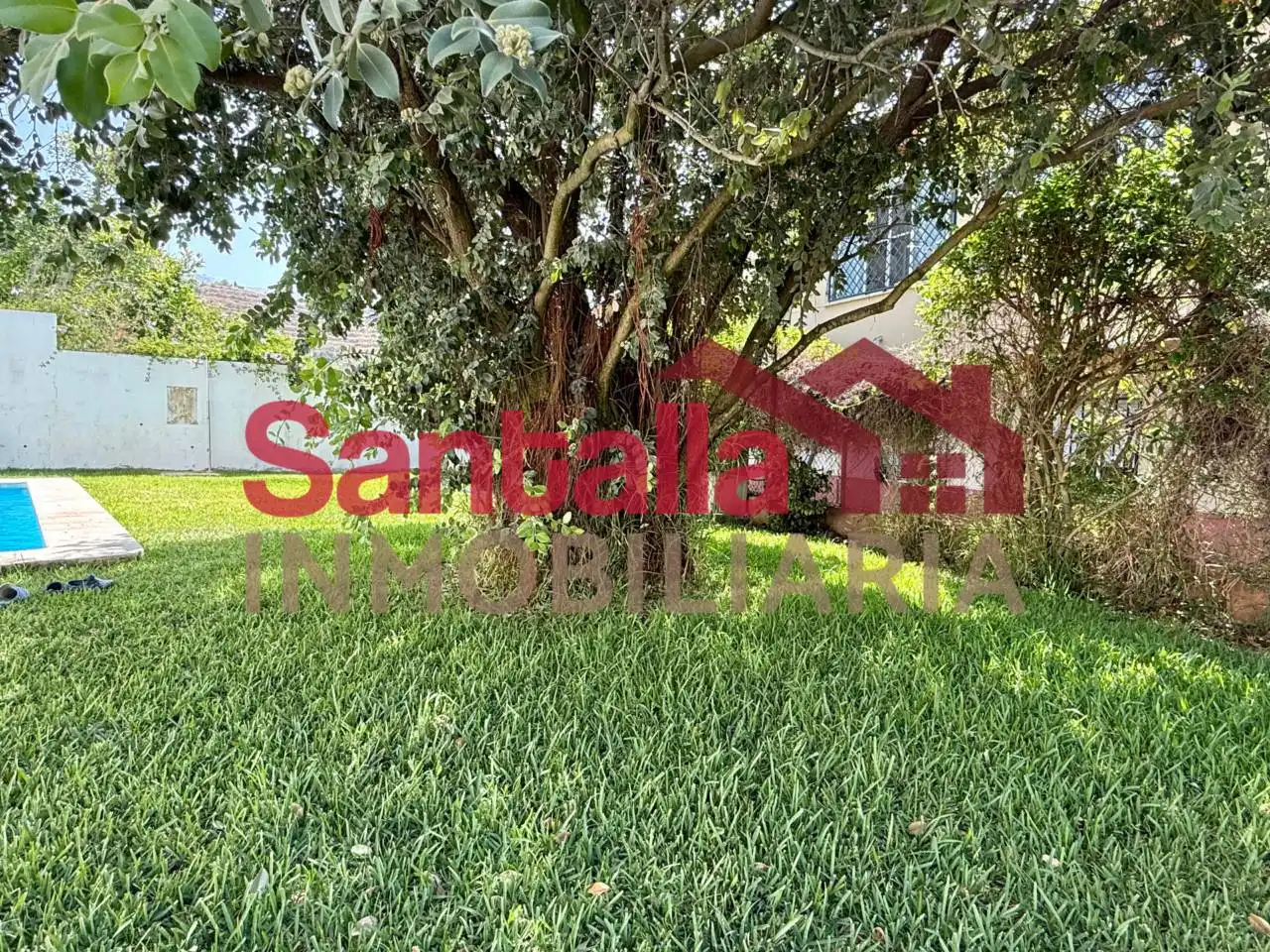 Vista exterior de Casa adosada en venta en Almuñécar con Aire acondicionado, Terraza y Piscina comunitaria