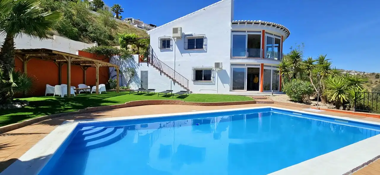 Piscina de Casa o xalet en venda en Viñuela amb Aire condicionat, Terrassa i Piscina