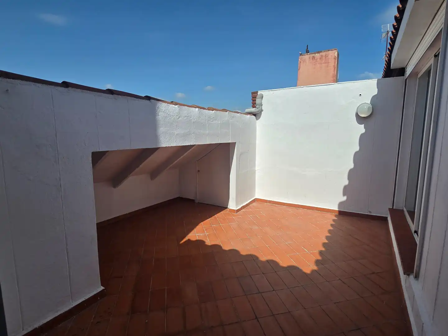 Balcony of Attic for rent in Barcelona  with Air Conditioner, Heating and Parquet flooring