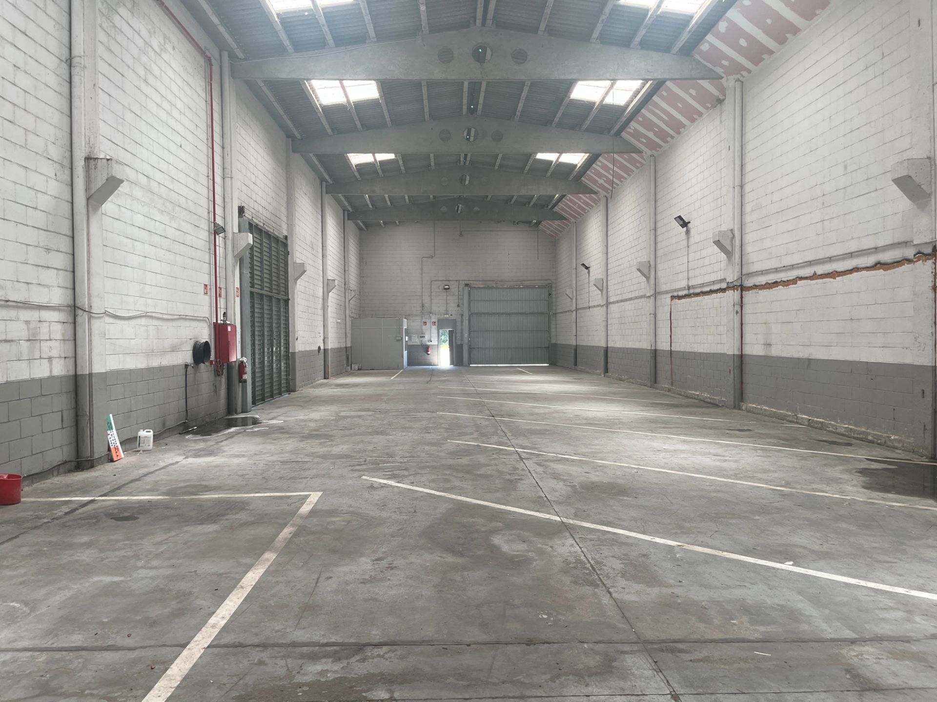 Nau industrial de lloguer en Sils amb Alarma