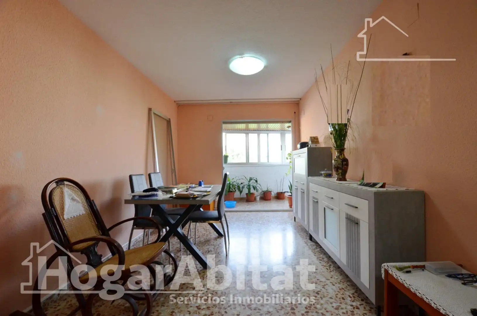 Sala de estar de Piso en venta en Tavernes de la Valldigna con Terraza y Balcón