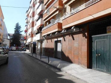 Locale commerciale in vendita a Calle la Carolina