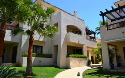 Vista exterior de Apartament en venda en Marbella amb Aire condicionat, Terrassa i Piscina