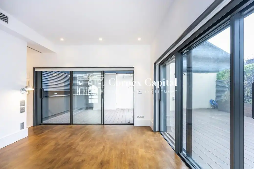 Außenansicht von Maisonette zum Verkauf in Barcelona mit Heizung, Terrasse und Abstellraum