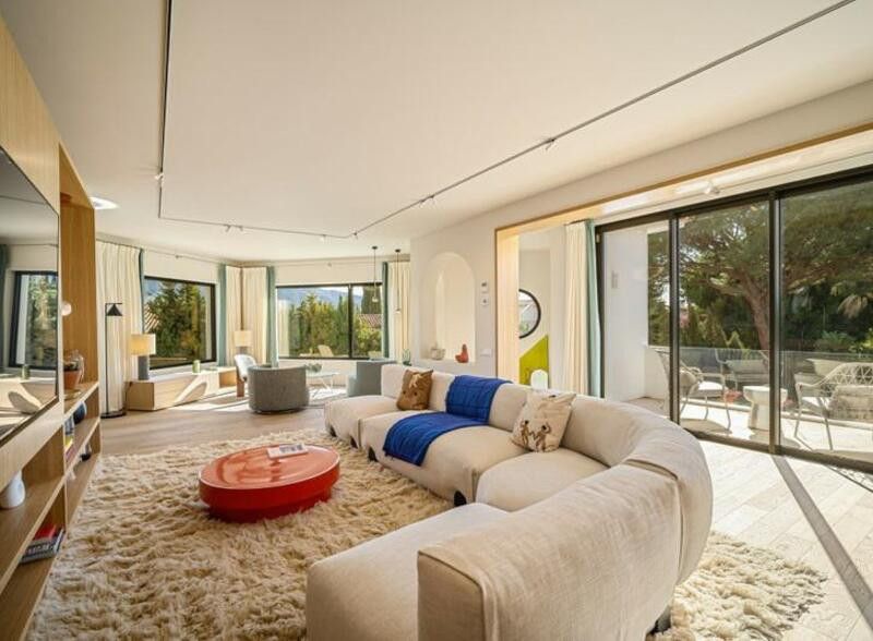Sala d'estar de Casa o xalet en venda en Marbella amb Aire condicionat, Calefacció i Jardí privat