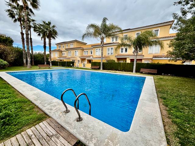 Casa adosada en Venta en Avenida Pintor Fernando Soria en Alicante Golf