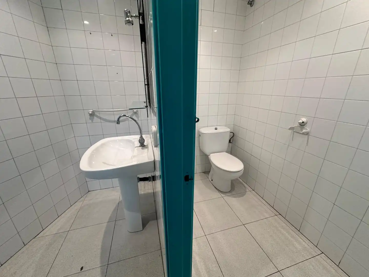 Badezimmer von Geschaftsraum zur Miete in Manresa mit Klimaanlage