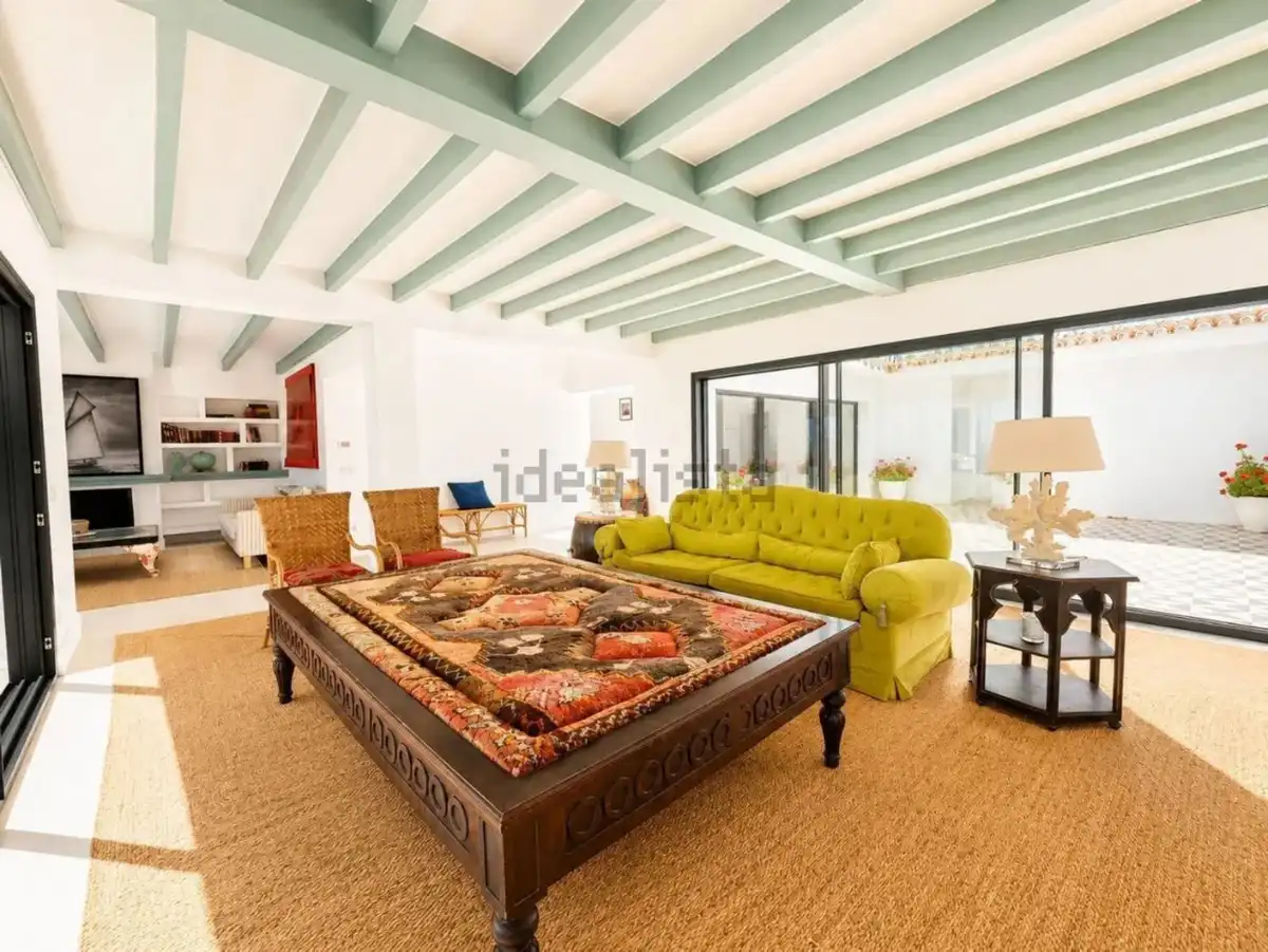 Sala d'estar de Casa o xalet de lloguer en Estepona amb Aire condicionat, Jardí privat i Terrassa