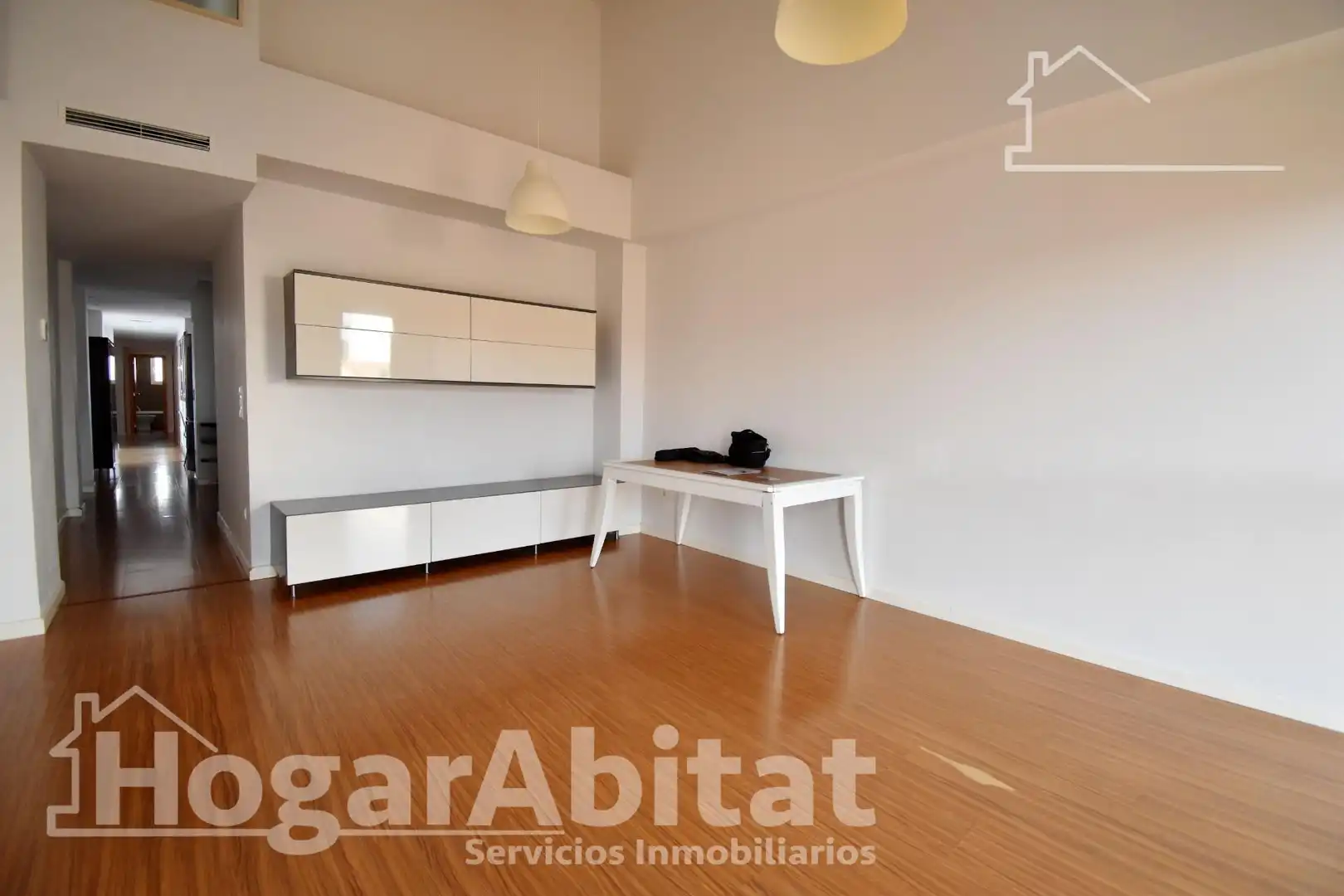 Sala d'estar de Àtic en venda en L'Alqueria de la Comtessa amb Parquet i Terrassa