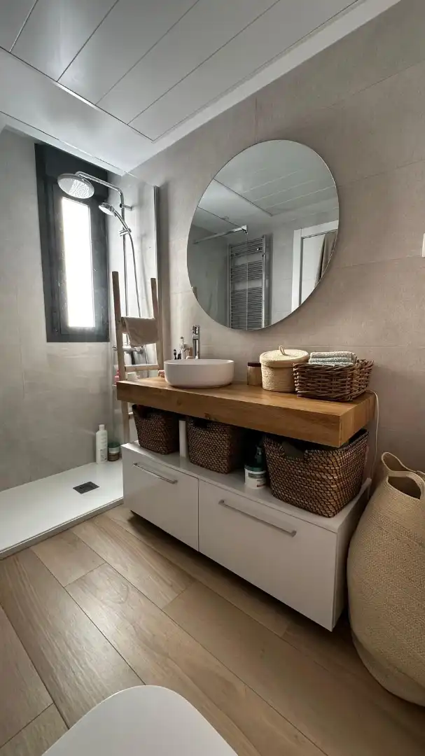 Bathroom of Flat for rent in Madrid  with Air Conditioner, Heating and Parquet flooring