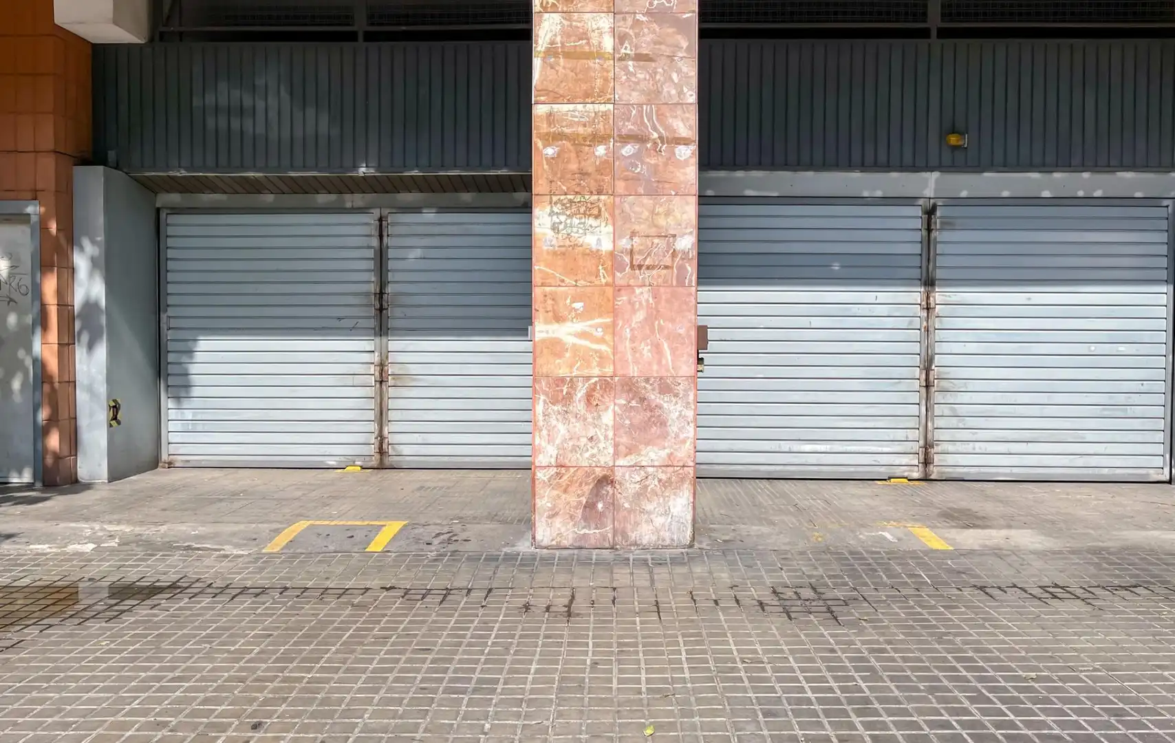 Exterior view of Garage for rent in Barcelona
