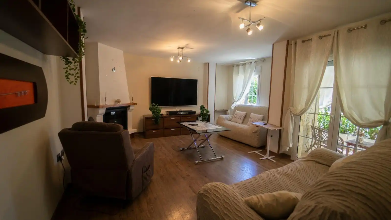 Sala de estar de Casa o chalet de alquiler en Huétor Vega con Aire acondicionado, Piscina y Amueblado