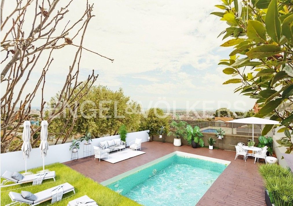 Swimming pool of House or chalet for sale in Esplugues de Llobregat  with Heating, Private garden and Storage room