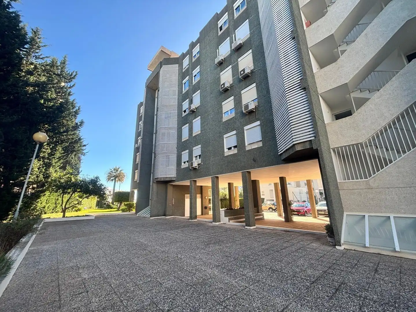 Vista exterior de Pis en venda en Benalmádena amb Jardí privat, Terrassa i Balcó