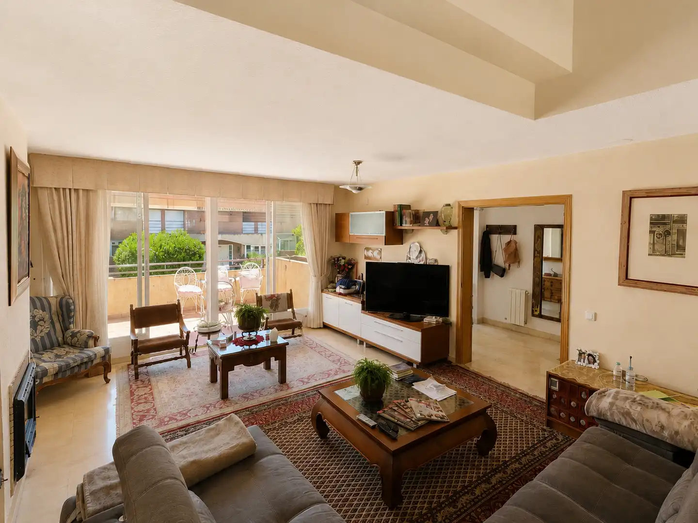 Sala de estar de Casa adosada en venta en Torrelodones con Piscina comunitaria
