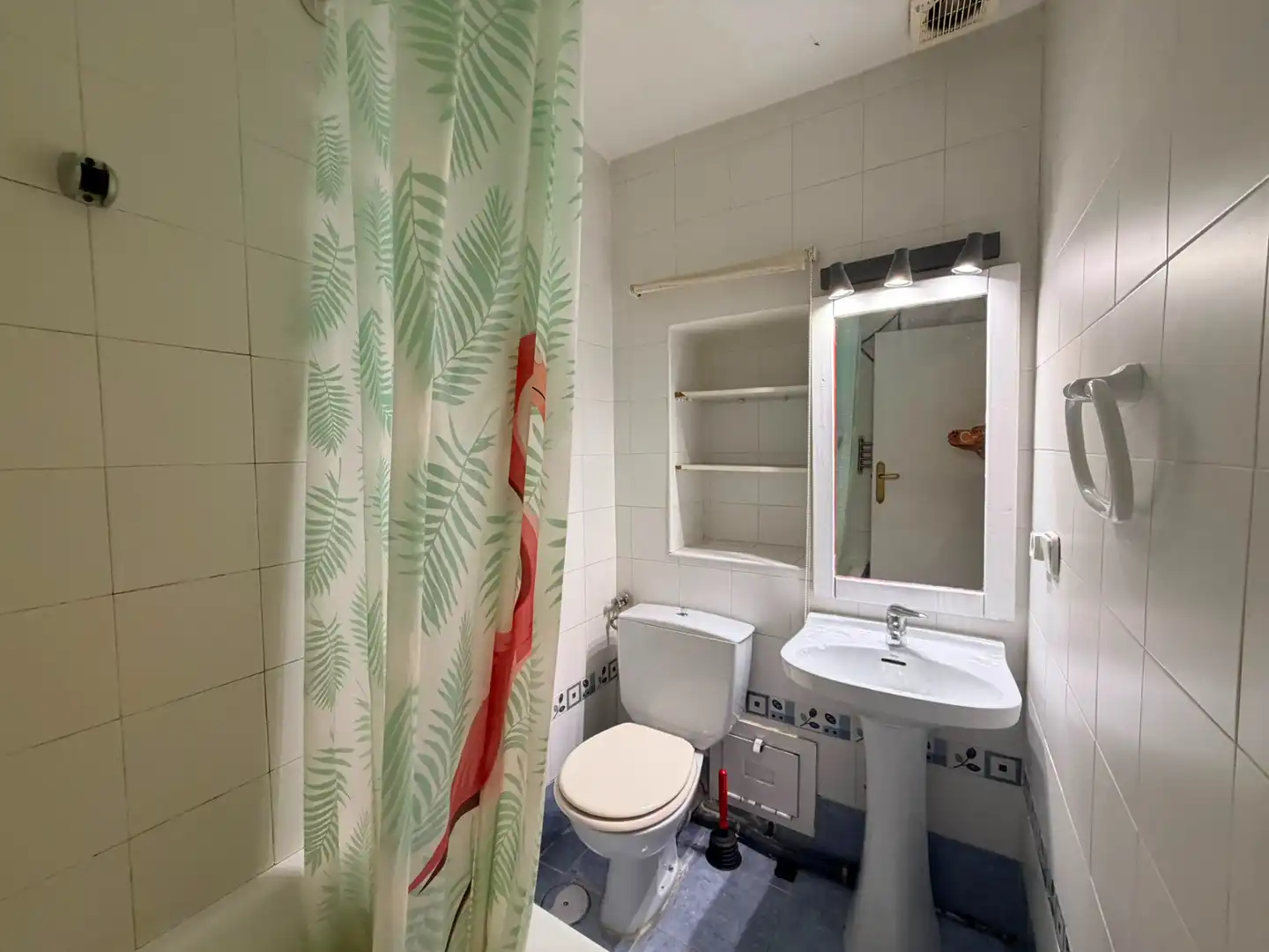 Baño de Apartamento en venta en Madrid con Calefacción