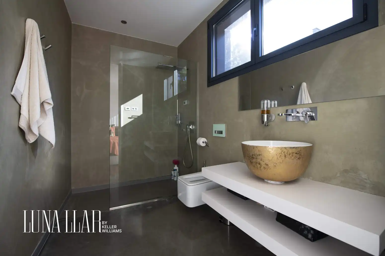 Bathroom of Houses for sale in Castelldefels  with Heating