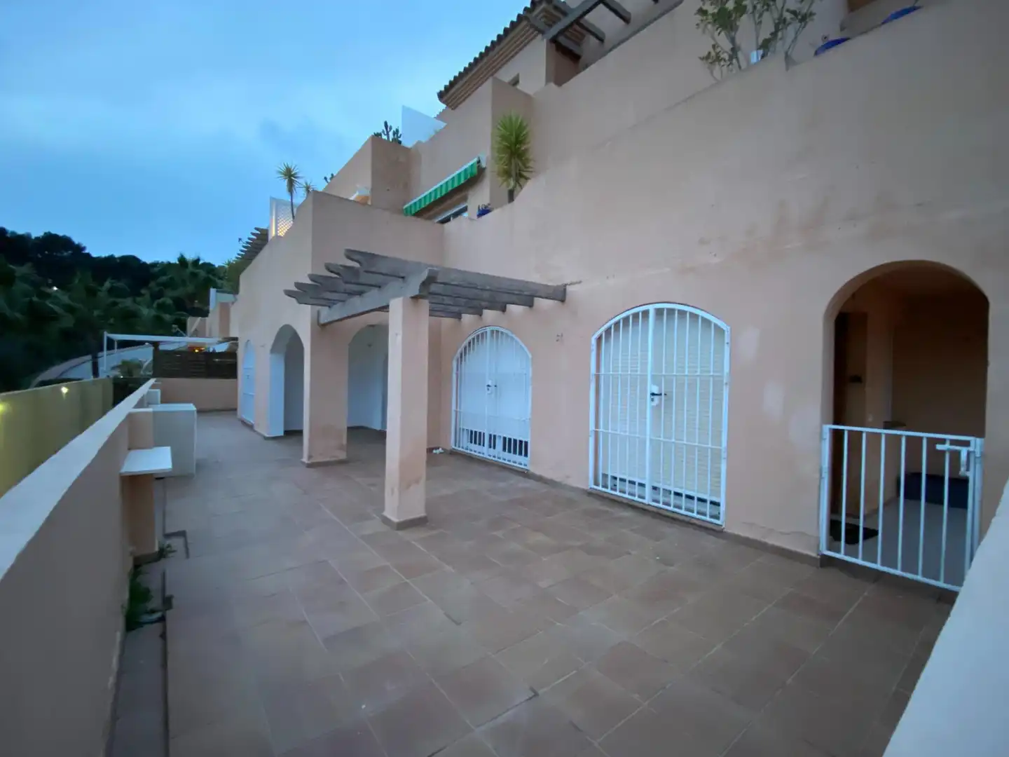Vista exterior de Piso en venta en Mijas con Terraza y Piscina comunitaria