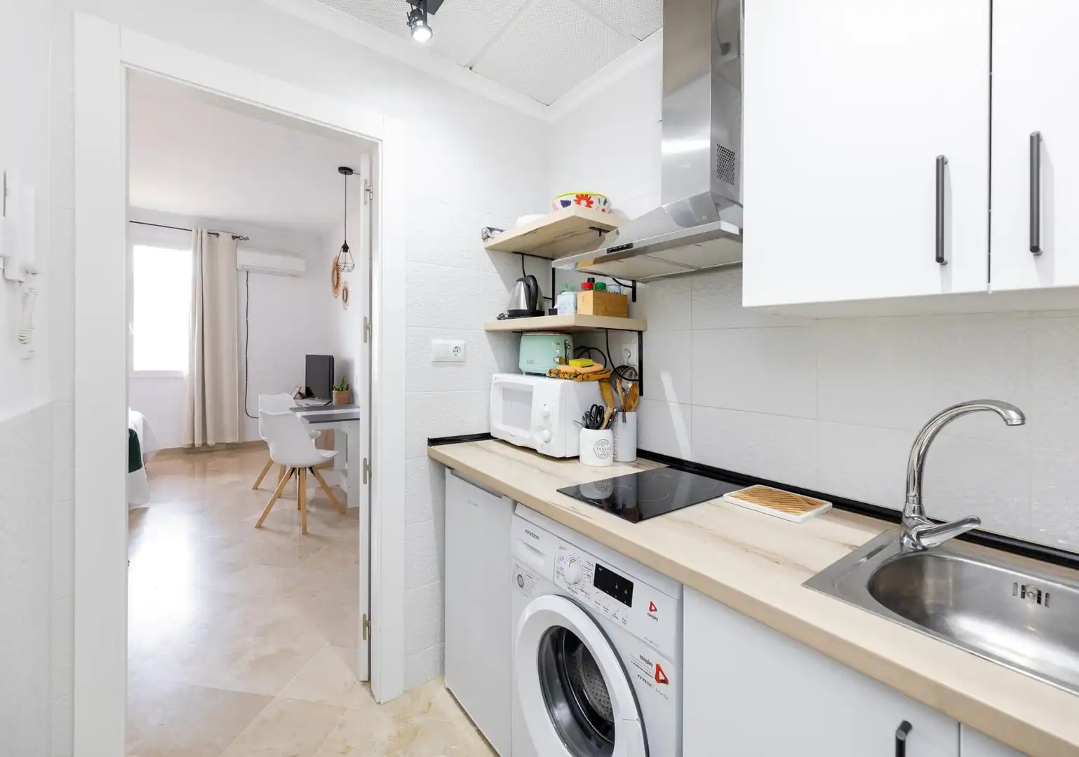 Cuina de Estudi en venda en Granada amb Aire condicionat, Terrassa i Moblat