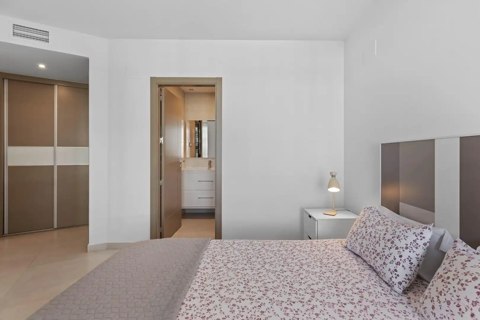 Dormitori de Apartament en venda en Elche / Elx amb Aire condicionat, Calefacció i Jardí privat