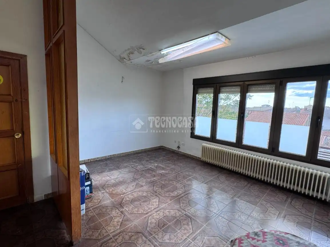 Wohnung zum Verkauf in Valencia de Don Juan mit Heizung, Parkett und Terrasse