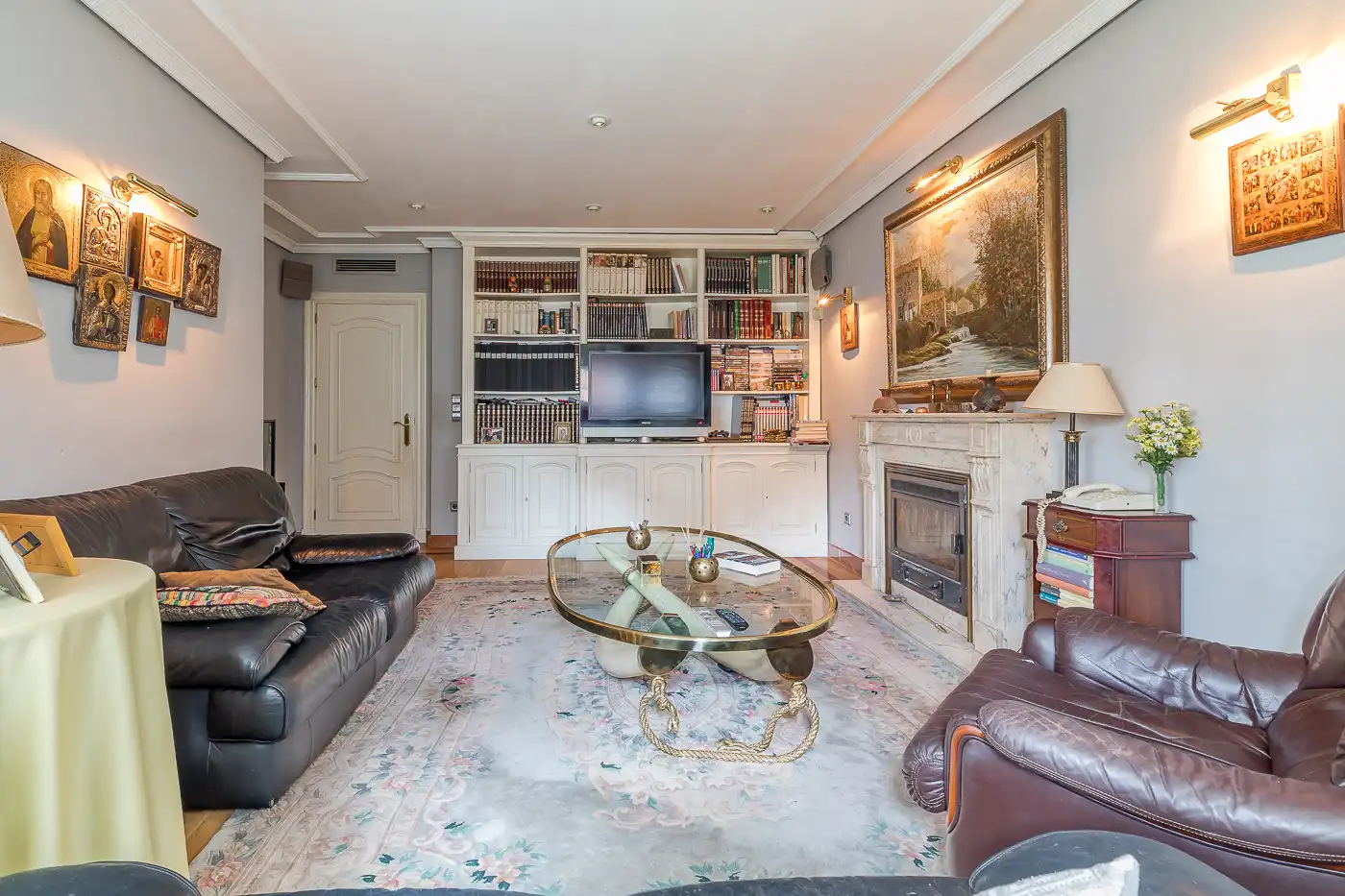 Sala d'estar de Casa o xalet en venda en Pozuelo de Alarcón amb Aire condicionat, Jardí privat i Parquet