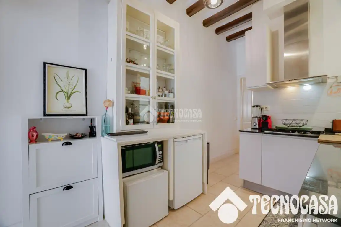 Küche von Wohnung zum Verkauf in Barcelona mit Klimaanlage und Heizung