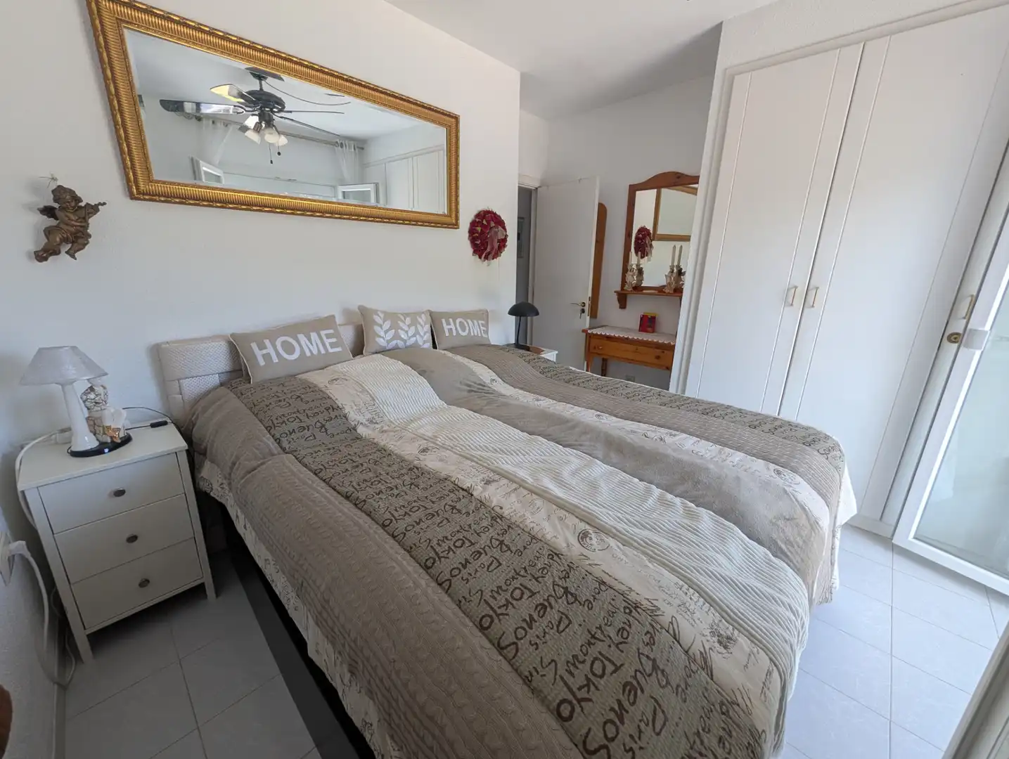 Schlafzimmer von Wohnungen zum Verkauf in Roses mit Klimaanlage, Terrasse und Möbliert
