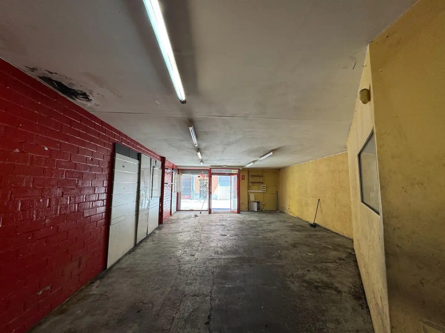 Gebäude zum Verkauf in Carrer de Frederic Mompou, Lledoner