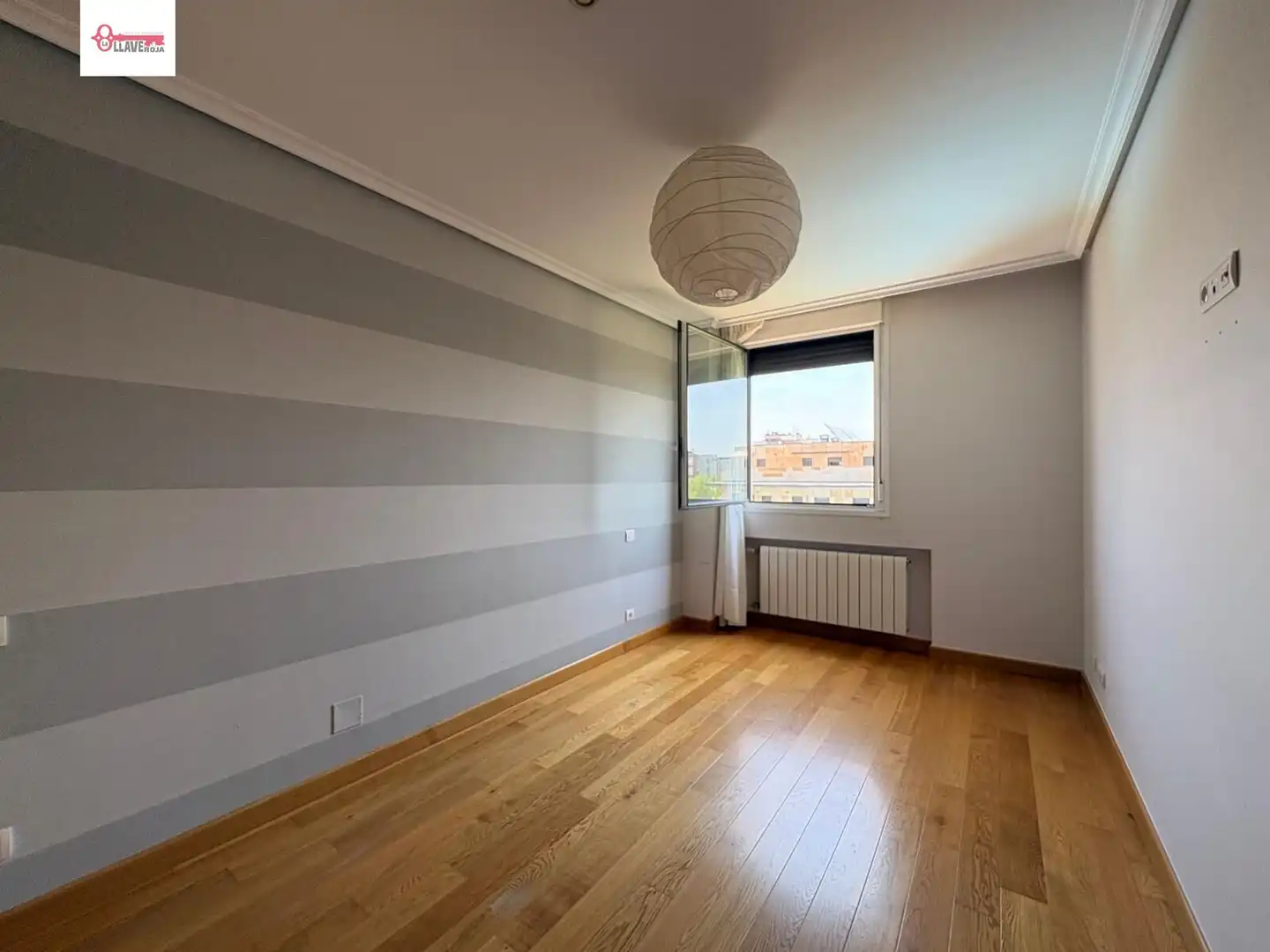 Dormitori de Apartament en venda en Burgos amb Calefacció, Traster i Piscina comunitària