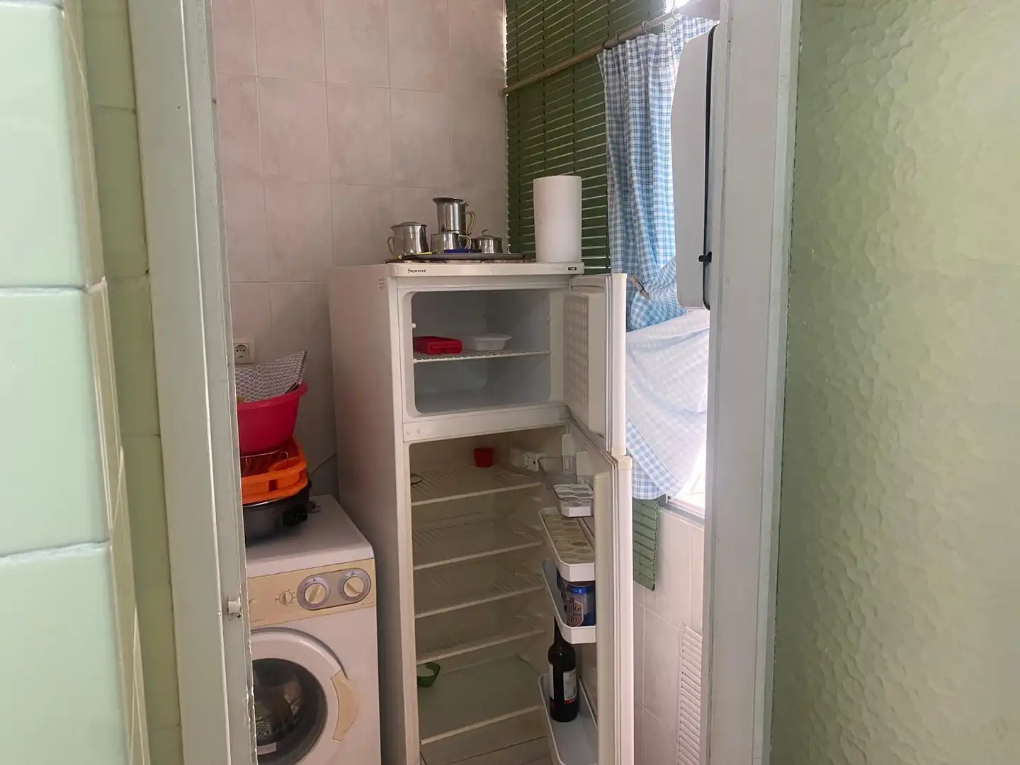 Cocina de Apartamento de alquiler en Torrevieja con Amueblado, Microondas y Balcón