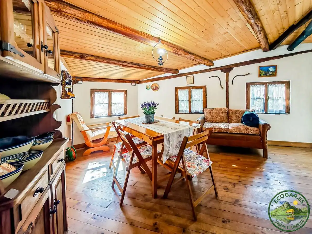Sala d'estar de Casa o xalet en venda en Ponferrada amb Calefacció, Jardí privat i Parquet