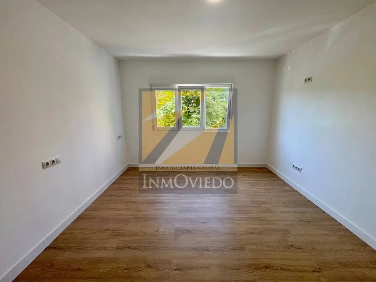 Piso en venta en Oviedo  con Terraza