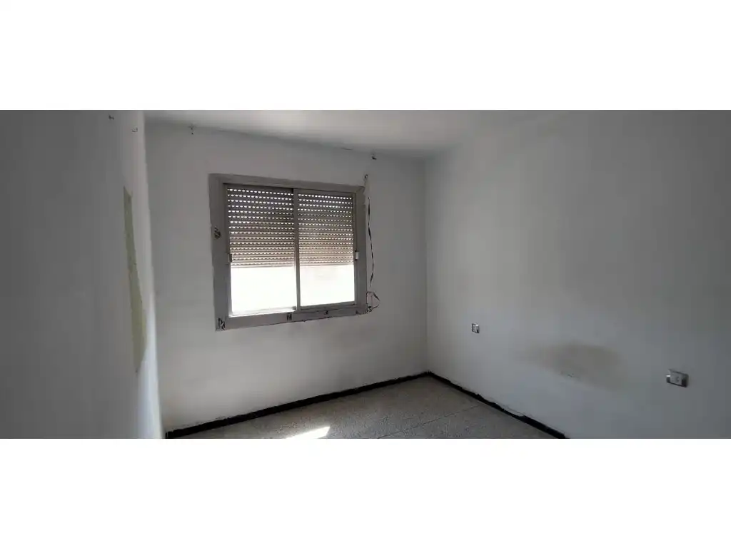 Bedroom of Flat for sale in Girona