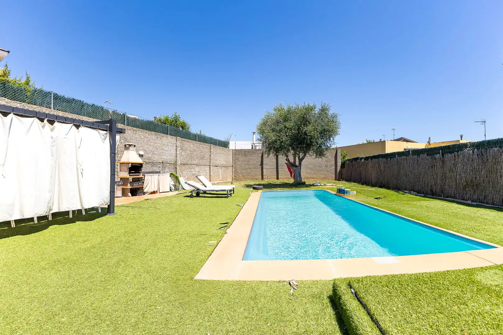 Piscina de Casa o xalet en venda en Viladecans amb Calefacció, Jardí privat i Terrassa