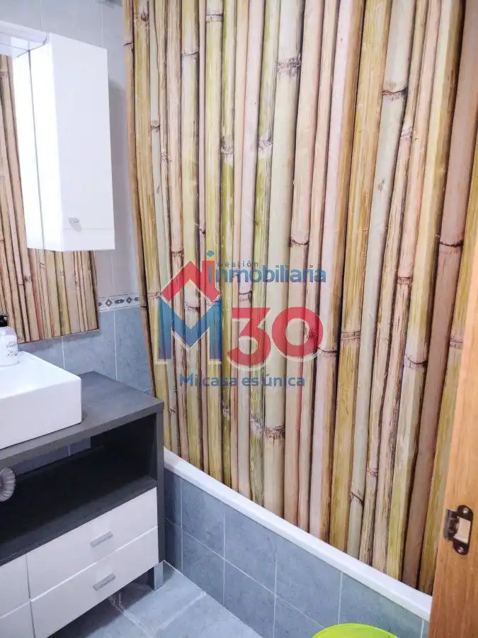 Dormitori de Apartament en venda en Miranda de Ebro amb Calefacció, Parquet i Traster