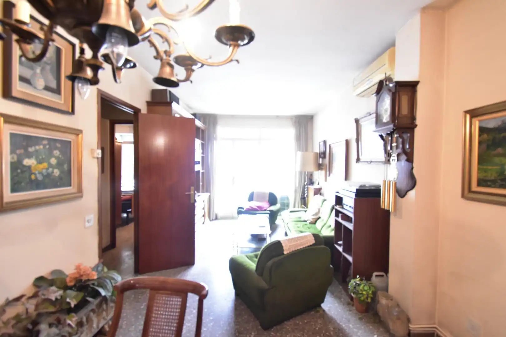 Wohnung zum Verkauf in Barcelona mit Klimaanlage, Heizung und Terrasse