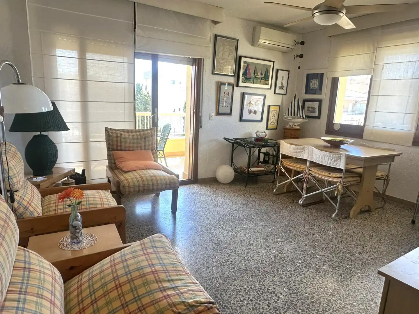 Wohnzimmer von Wohnung zum Verkauf in Calafell mit Klimaanlage, Heizung und Terrasse