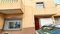Vista exterior de Casa o xalet en venda en Roquetas de Mar amb Terrassa
