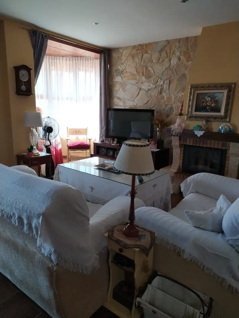 Sala d'estar de Casa o xalet en venda en Villanueva del Río y Minas amb Aire condicionat, Jardí privat i Terrassa